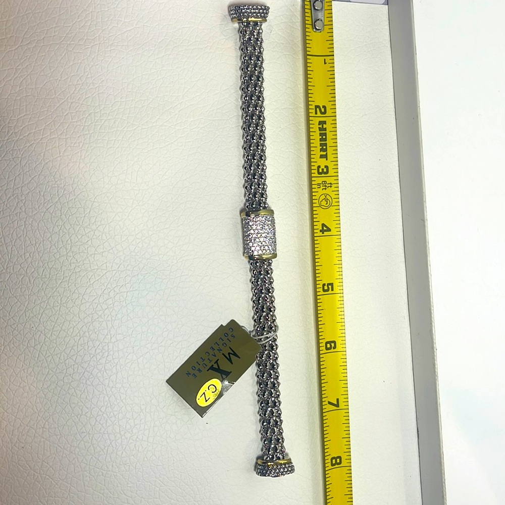 Silver beaded bracelet gold accent with a hint of rhinestones. Magnetic closure